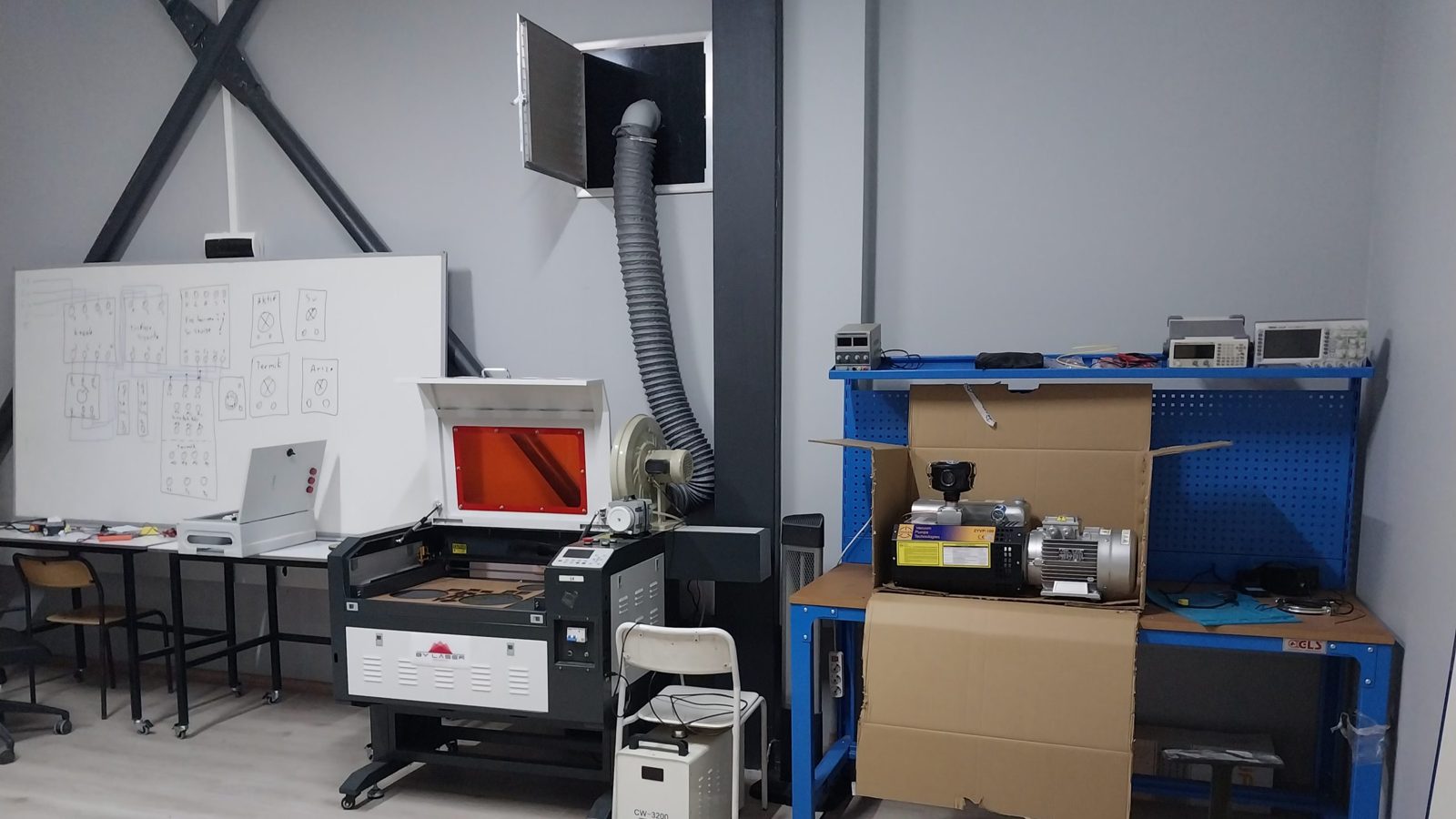 Atölye — lazer kesim ve test ekipmanları